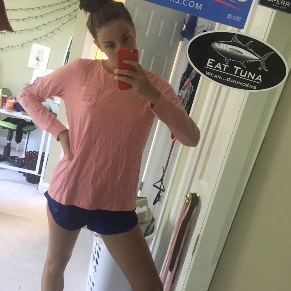 Vineyard Vines whale pocket Tshirt